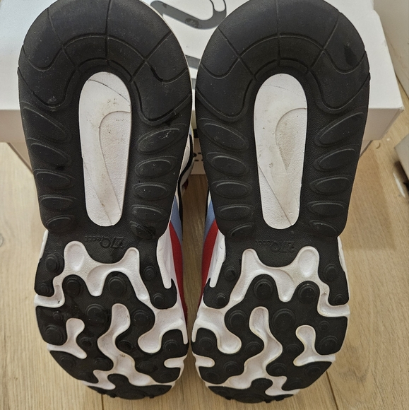 Air Max 270 React - Picture 6 of 6
